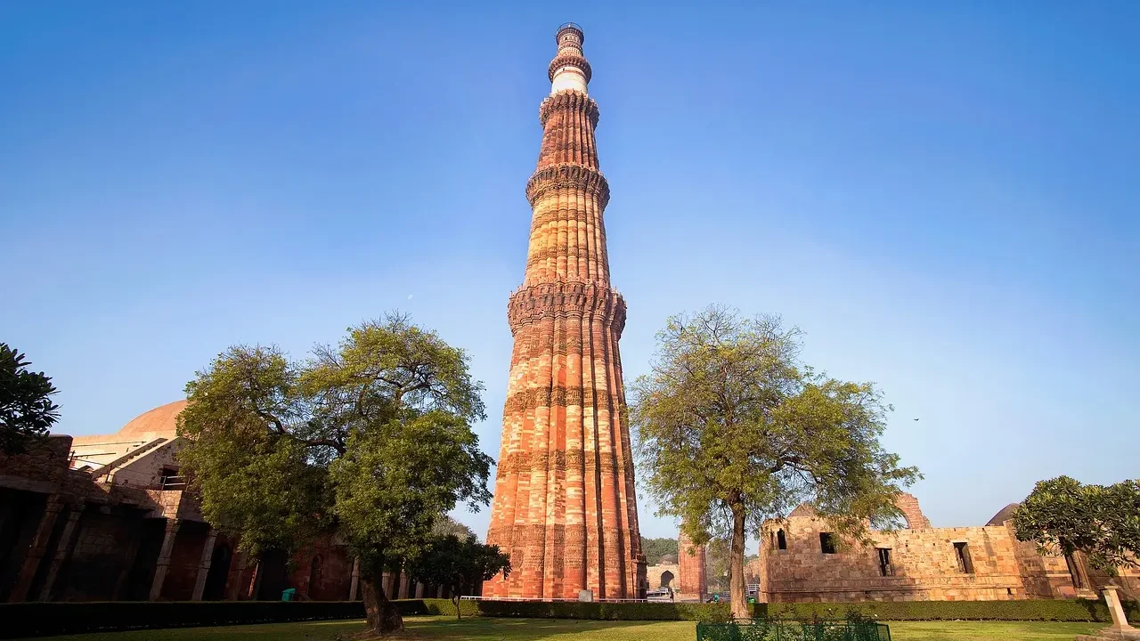 A vibrant collage of top places worth visiting in Delhi showing Humayun Tomb, Bangla Sahib, Sunder Nursery, and local markets.