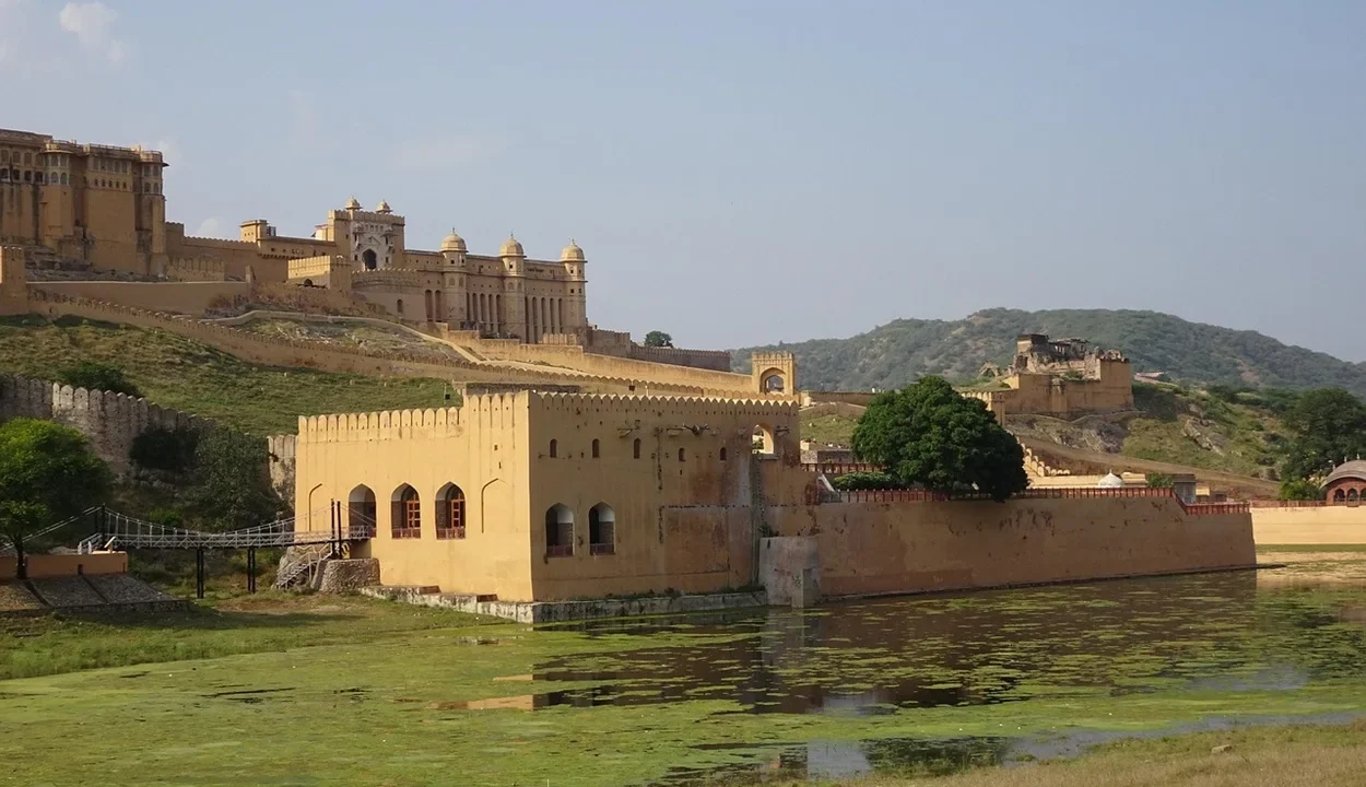 Panoramic view of Amer Fort and Maota Lake in Jaipur, one of the top UNESCO heritage places in India