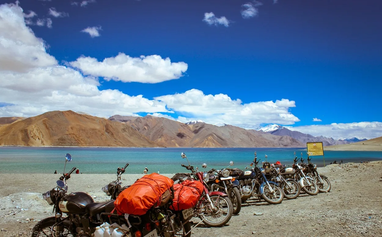Turquoise blue water of Pangong Lake in Leh Ladakh surrounded by Himalayan mountain ranges