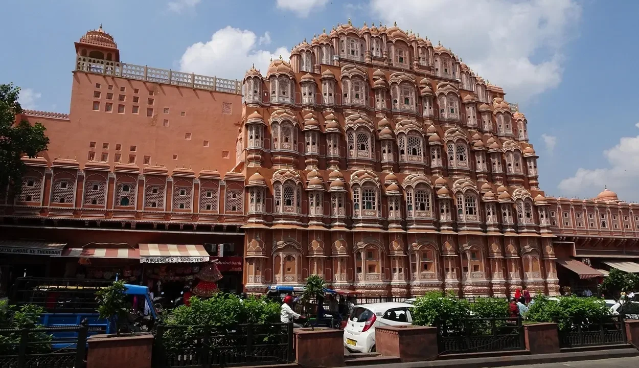 10 best places to visit in jaipur travel guide featuring iconic hawa mahal pink city