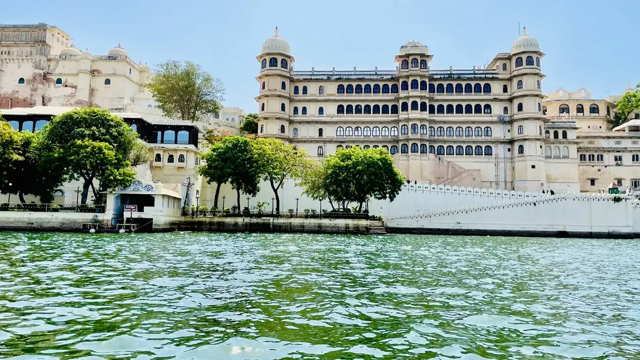 Beautiful City Palace view overlooking Lake Pichola in Udaipur