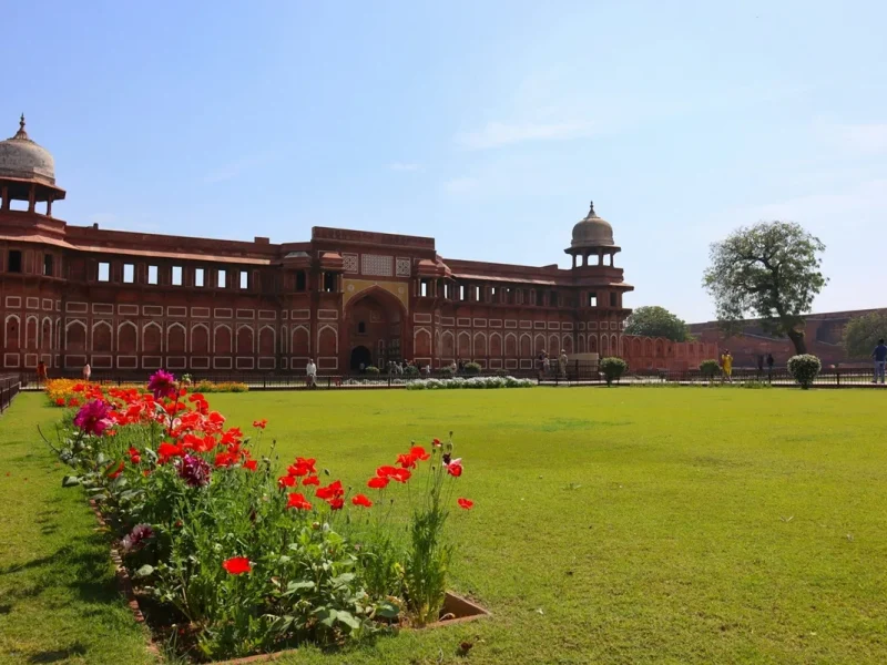 Agra Fort Guide: History, Timings, Tickets & Travel Tips (2026 Visitor Guide)