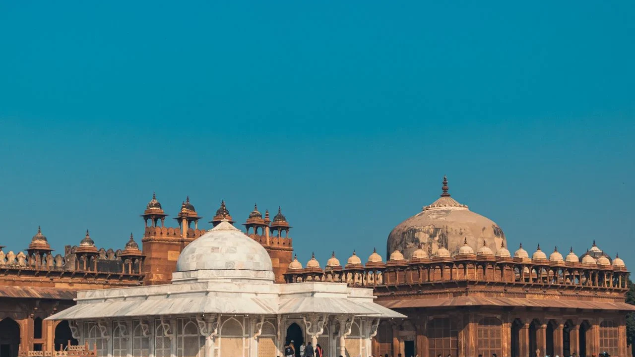 Best Day Trips from Agra featuring Salim Chishti Tomb in Fatehpur Sikri