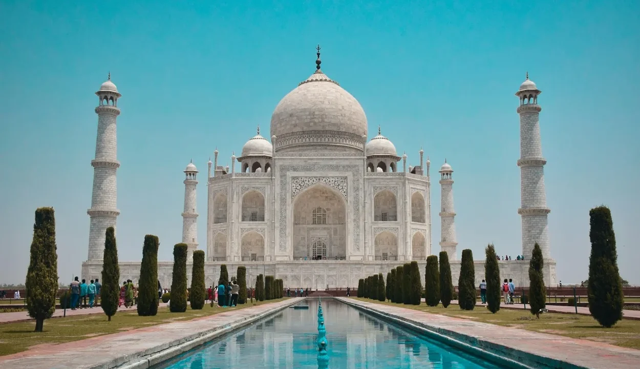 Taj Mahal in clear blue weather - Best Time to Visit Agra