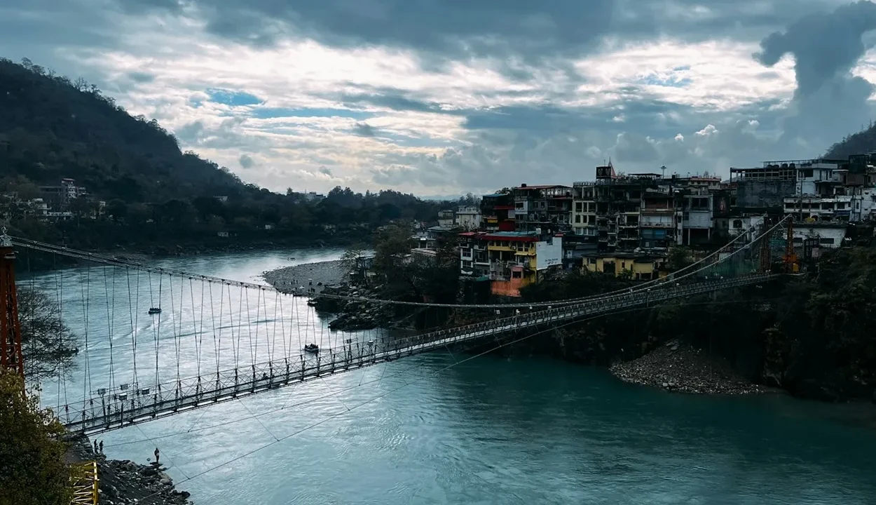 Scenic suspension bridge over the Ganges River showing transit routes in our how to reach Rishikesh guide